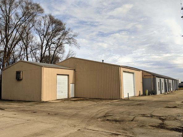 Office / Warehouse: 315 S Dunlap Ave, Savoy, IL 61874